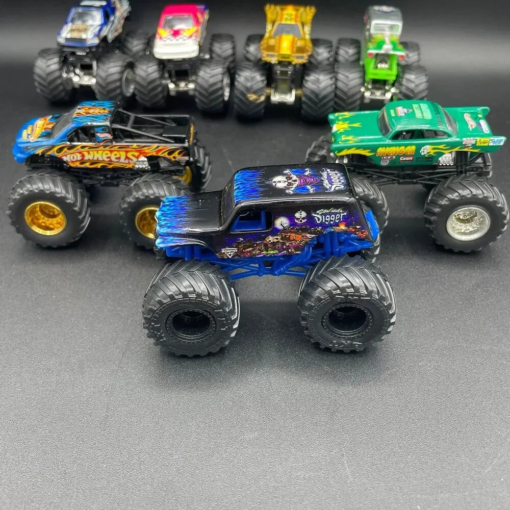 Hot Wheels Monster Jam Truck Lot Diecast 1:64 Scale Bounty Hunter King Krunch 8